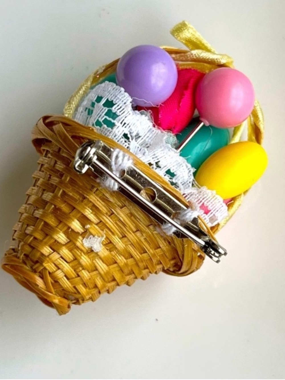 Vintage Easter Wicker Basket Brooch Pin - Picture 3 of 15